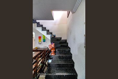 Escada de casa para alugar com 3 quartos, 112m² em Jardim Leila, Guarulhos