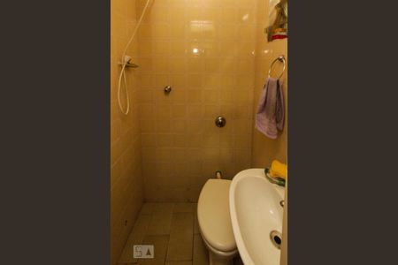 Casa à venda com 118m², 2 quartos e 2 vagas Casa à venda com 118m², 2 quartos e 2 vagasBanheiro de Serviço