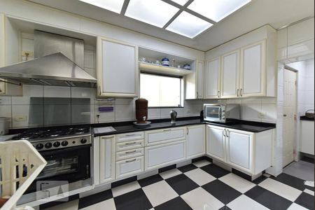 Casa para alugar com 550m², 4 quartos e 6 vagasCozinha