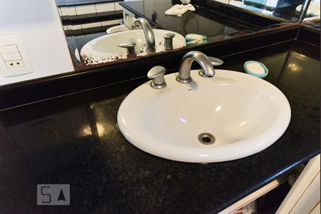 Casa para alugar com 550m², 4 quartos e 6 vagasBanheiro da Suíte 1