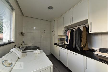 Casa para alugar com 550m², 4 quartos e 6 vagasÁrea de Serviço