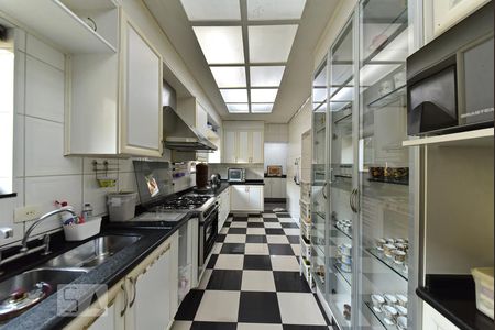 Casa para alugar com 550m², 4 quartos e 6 vagasCozinha