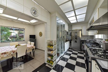 Casa para alugar com 550m², 4 quartos e 6 vagasCozinha