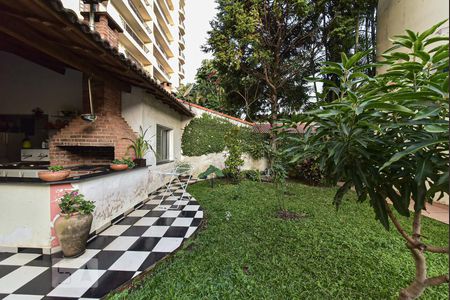 Casa para alugar com 550m², 4 quartos e 6 vagasQuintal