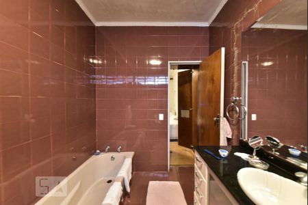 Casa para alugar com 550m², 4 quartos e 6 vagasBanheiro da Suíte 3