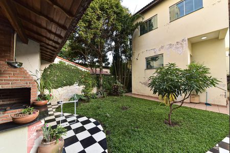 Casa para alugar com 550m², 4 quartos e 6 vagasQuintal