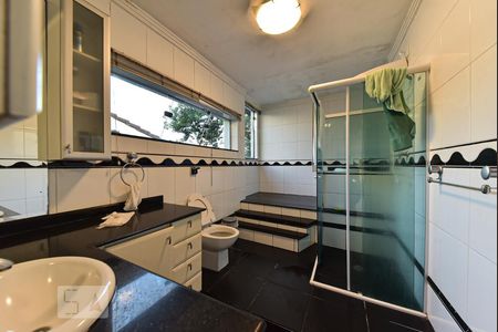 Casa para alugar com 550m², 4 quartos e 6 vagasBanheiro da Suíte 1