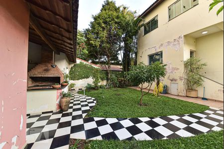 Casa para alugar com 550m², 4 quartos e 6 vagasQuintal