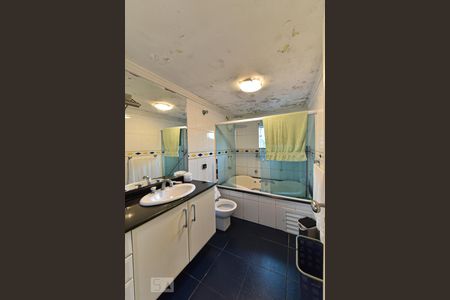 Casa para alugar com 550m², 4 quartos e 6 vagasBanheiro da Suíte 2