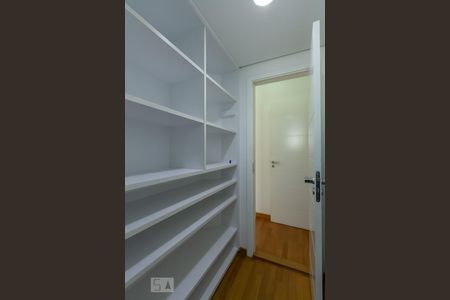 Apartamento à venda com 138m², 2 quartos e 2 vagasCloset da suíte 2