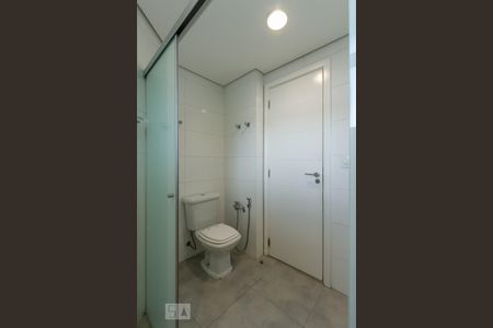 Apartamento à venda com 138m², 2 quartos e 2 vagasBanheiro da suíte