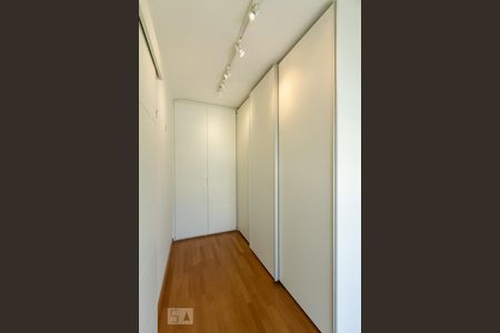 Apartamento à venda com 138m², 2 quartos e 2 vagasCloset da suíte 1