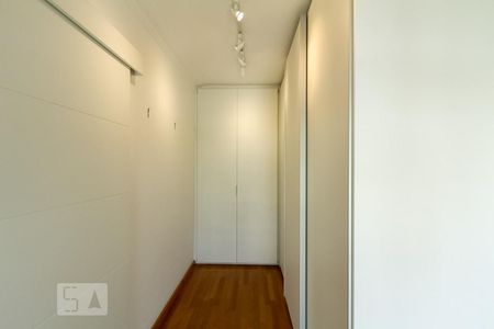 Apartamento à venda com 138m², 2 quartos e 2 vagasCloset da suíte 1