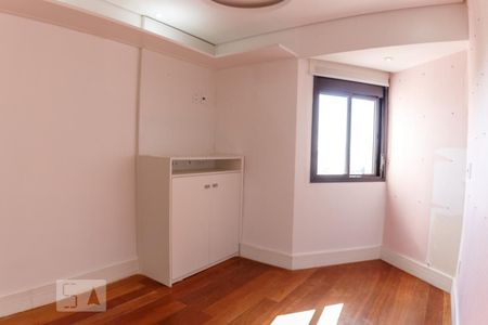 Apartamento à venda com 229m², 4 quartos e 3 vagasQuarto 2