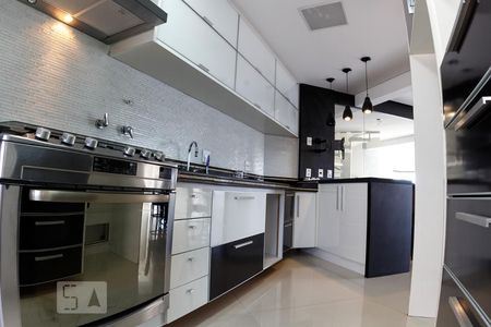 Apartamento à venda com 229m², 4 quartos e 3 vagasCozinha