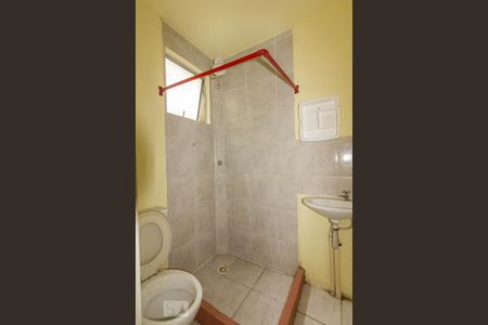 Banheiro de apartamento à venda com 2 quartos, 42m² em Mário Quintana, Porto Alegre