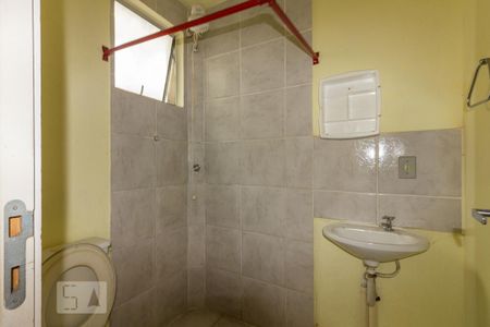 Banheiro de apartamento à venda com 2 quartos, 42m² em Mário Quintana, Porto Alegre