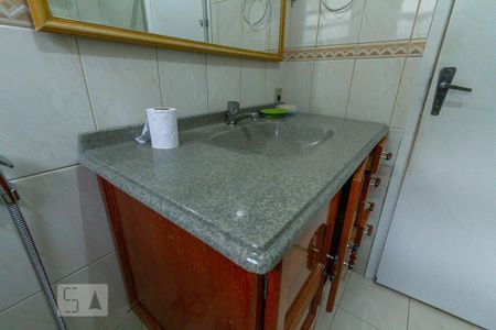 Casa à venda com 172m², 3 quartos e 2 vagasBanheiro