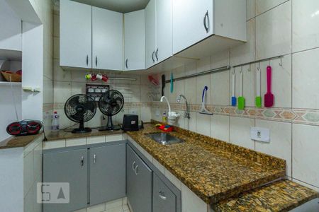 Casa à venda com 172m², 3 quartos e 2 vagasCopa e cozinha