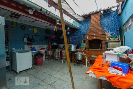 Casa à venda com 172m², 3 quartos e 2 vagasÁrea de serviço e churrasqueira