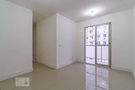 Sala de apartamento para alugar com 2 quartos, 51m² em Barra da Tijuca, Rio de Janeiro