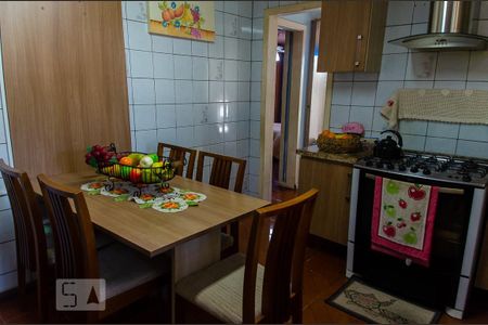 Casa para alugar com 312m², 2 quartos e 2 vagasCozinha