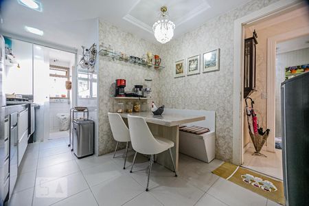 Apartamento à venda com 300m², 4 quartos e 3 vagas Apartamento à venda com 300m², 4 quartos e 3 vagasCozinha