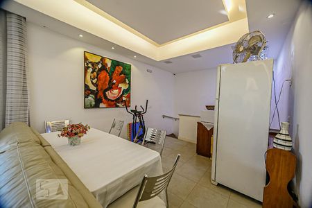 Apartamento à venda com 300m², 4 quartos e 3 vagas Apartamento à venda com 300m², 4 quartos e 3 vagasSala