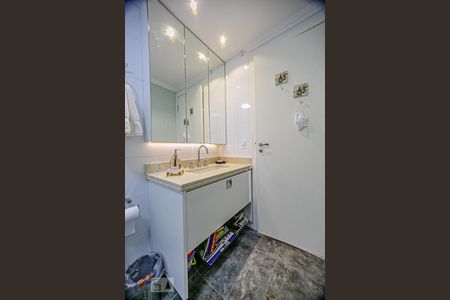 Apartamento à venda com 300m², 4 quartos e 3 vagas Apartamento à venda com 300m², 4 quartos e 3 vagasBanheiro Social