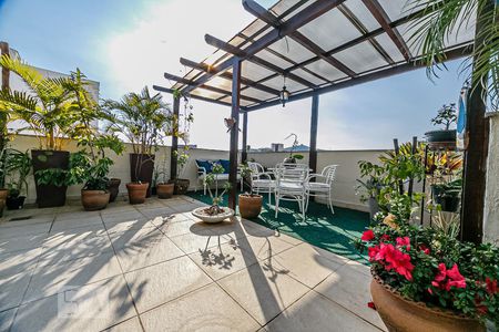 Apartamento à venda com 300m², 4 quartos e 3 vagas Apartamento à venda com 300m², 4 quartos e 3 vagasTerraço