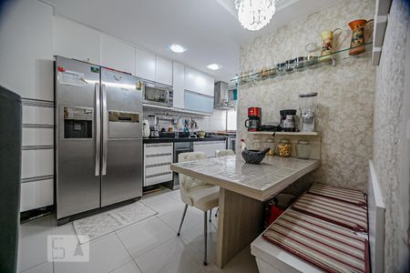 Apartamento à venda com 300m², 4 quartos e 3 vagas Apartamento à venda com 300m², 4 quartos e 3 vagasCozinha