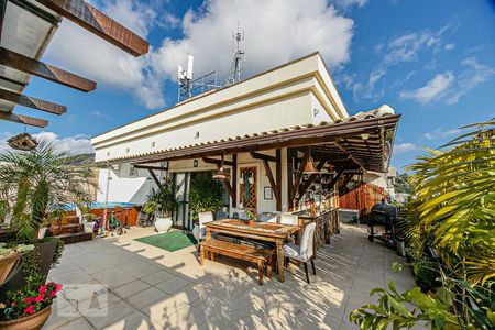 Apartamento à venda com 300m², 4 quartos e 3 vagas Apartamento à venda com 300m², 4 quartos e 3 vagasTerraço