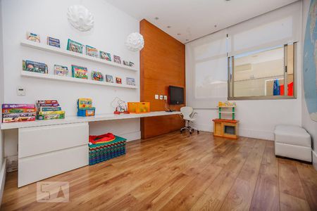 Apartamento à venda com 300m², 4 quartos e 3 vagas Apartamento à venda com 300m², 4 quartos e 3 vagasÁrea Comum - Playground