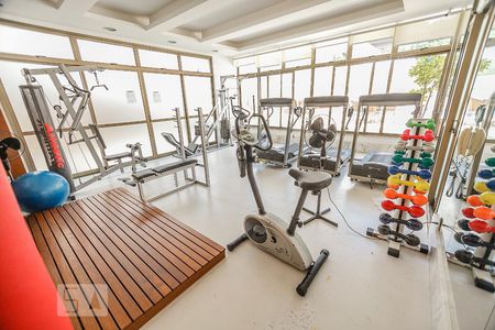 Apartamento à venda com 300m², 4 quartos e 3 vagas Apartamento à venda com 300m², 4 quartos e 3 vagasÁrea comum - Academia