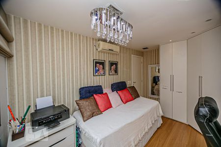 Apartamento à venda com 300m², 4 quartos e 3 vagas Apartamento à venda com 300m², 4 quartos e 3 vagasQuarto 1