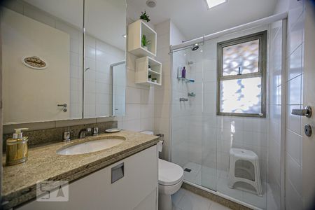 Apartamento à venda com 300m², 4 quartos e 3 vagas Apartamento à venda com 300m², 4 quartos e 3 vagasBanheiro Social