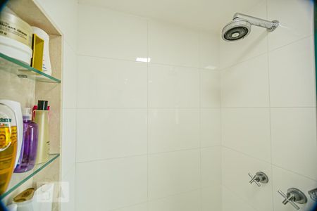 Apartamento à venda com 300m², 4 quartos e 3 vagas Apartamento à venda com 300m², 4 quartos e 3 vagasBanheiro da Suíte