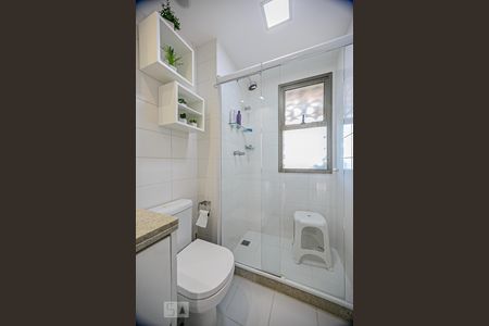 Apartamento à venda com 300m², 4 quartos e 3 vagas Apartamento à venda com 300m², 4 quartos e 3 vagasBanheiro Social