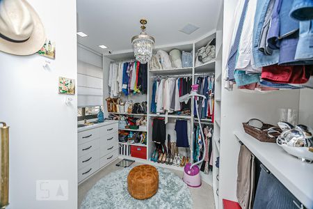 Apartamento à venda com 300m², 4 quartos e 3 vagas Apartamento à venda com 300m², 4 quartos e 3 vagasCloset