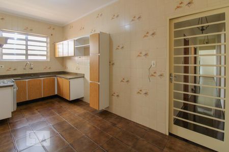 Casa para alugar com 120m², 2 quartos e 2 vagasCozinha