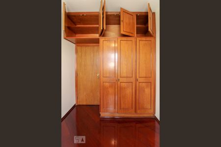 Casa para alugar com 120m², 2 quartos e 2 vagasQuarto 2 - Armários