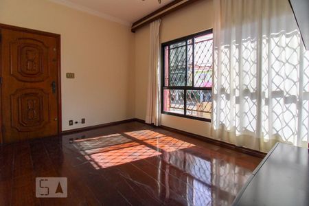 Casa para alugar com 120m², 2 quartos e 2 vagasSala