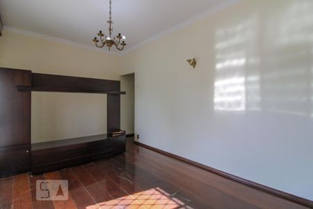 Casa para alugar com 120m², 2 quartos e 2 vagasSala