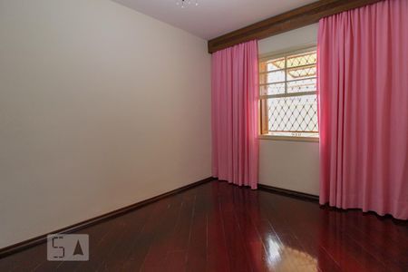 Casa para alugar com 120m², 2 quartos e 2 vagasQuarto 1