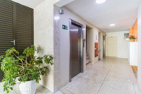 Apartamento para alugar com 30m², 1 quarto e sem vaga Apartamento para alugar com 30m², 1 quarto e sem vagaHall de Elevadores