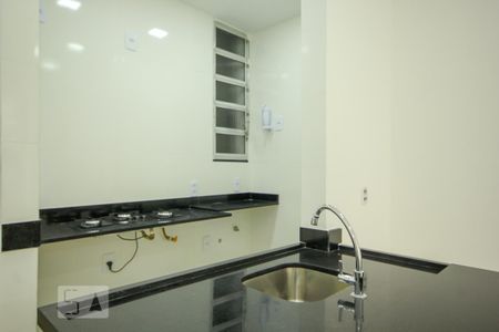 Cozinha de apartamento para alugar com 1 quarto, 28m² em Copacabana, Rio de Janeiro