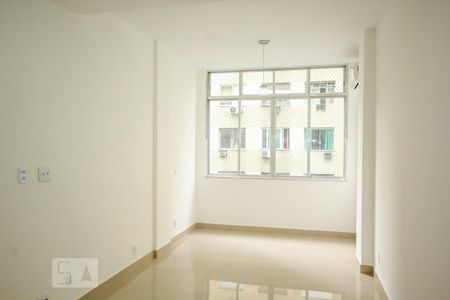 Sala/Quarto de apartamento para alugar com 1 quarto, 28m² em Copacabana, Rio de Janeiro