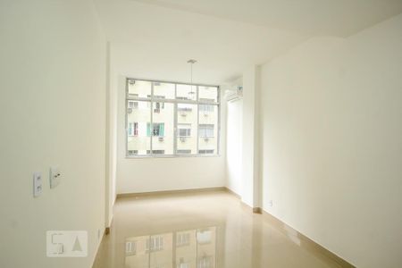 Sala/Quarto de apartamento para alugar com 1 quarto, 28m² em Copacabana, Rio de Janeiro