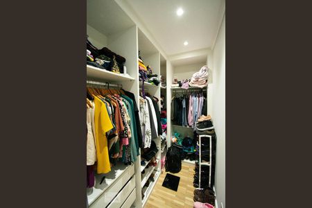 Apartamento à venda com 80m², 2 quartos e 1 vaga Apartamento à venda com 80m², 2 quartos e 1 vagaCloset da suíte