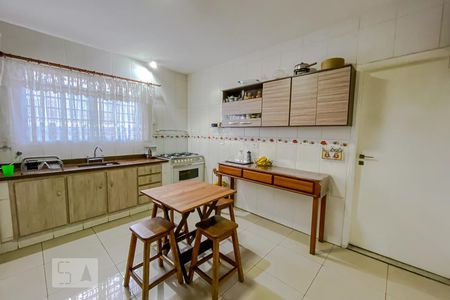 Casa à venda com 215m², 3 quartos e 3 vagasCozinha